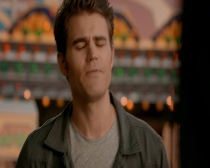 VampireDiaries-dot-nl_VampireDiaries-8x05ComingHomeWasAMistake1416.jpg