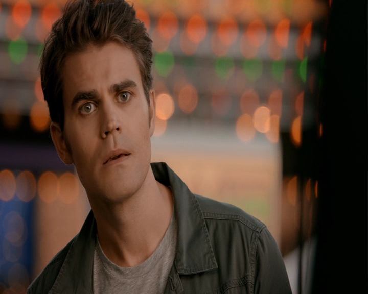 VampireDiaries-dot-nl_VampireDiaries-8x05ComingHomeWasAMistake1425.jpg