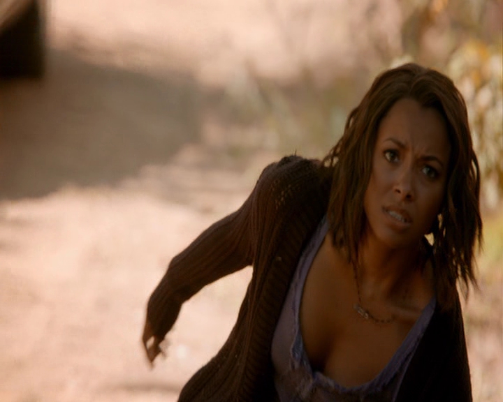 VampireDiaries-dot-nl_VampireDiaries-8x05ComingHomeWasAMistake1704.jpg