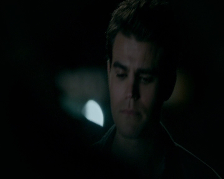 VampireDiaries-dot-nl_VampireDiaries-8x05ComingHomeWasAMistake2022.jpg