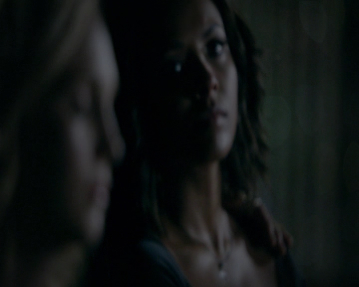 VampireDiaries-dot-nl_VampireDiaries-8x05ComingHomeWasAMistake2043.jpg