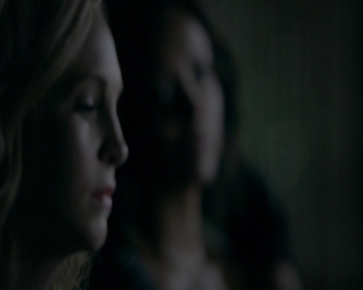 VampireDiaries-dot-nl_VampireDiaries-8x05ComingHomeWasAMistake2044.jpg