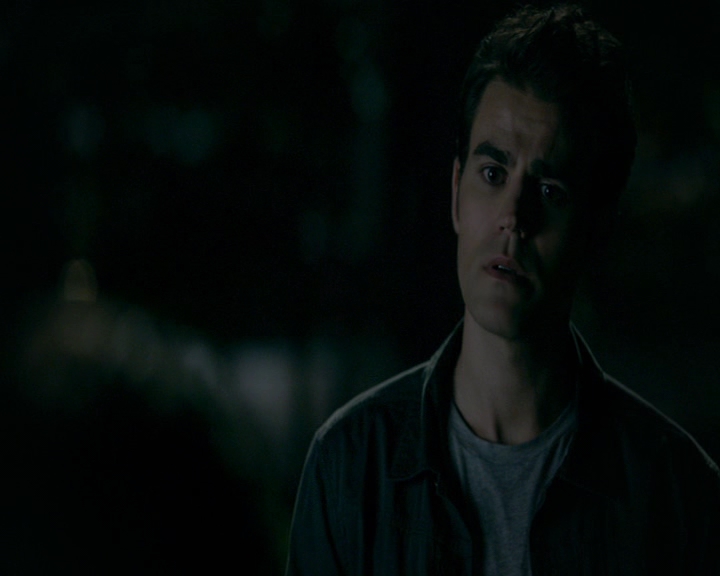 VampireDiaries-dot-nl_VampireDiaries-8x05ComingHomeWasAMistake2060.jpg