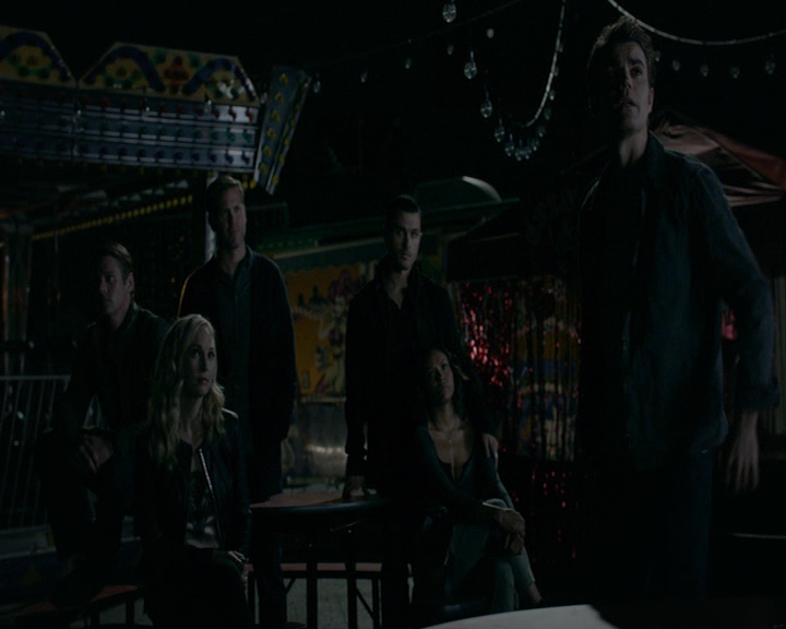 VampireDiaries-dot-nl_VampireDiaries-8x05ComingHomeWasAMistake2076.jpg