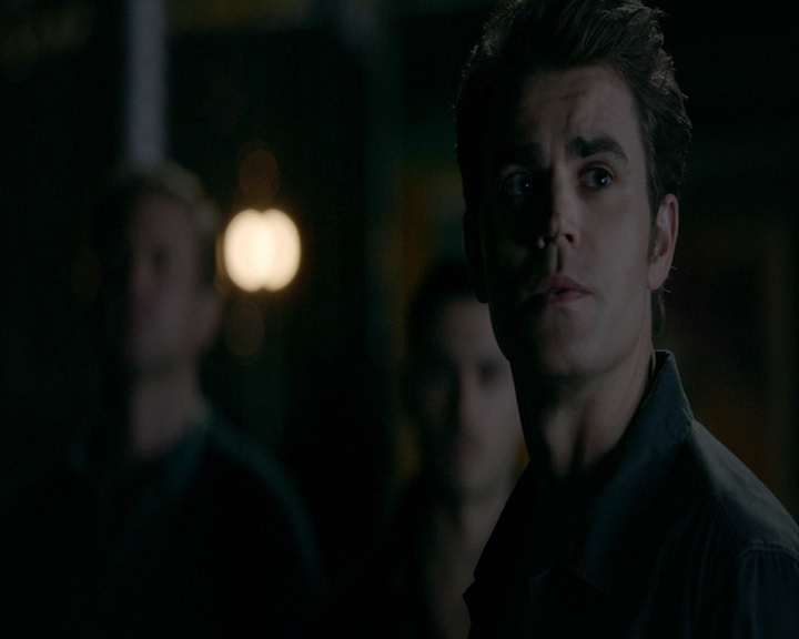 VampireDiaries-dot-nl_VampireDiaries-8x05ComingHomeWasAMistake2080.jpg