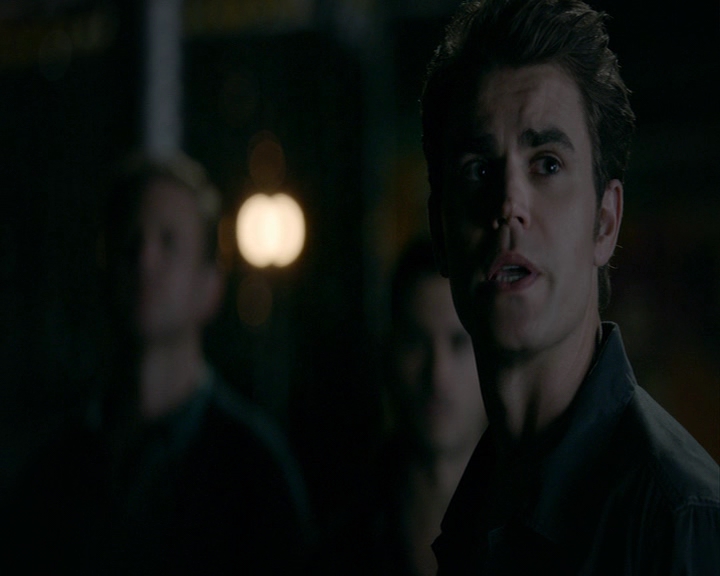 VampireDiaries-dot-nl_VampireDiaries-8x05ComingHomeWasAMistake2081.jpg