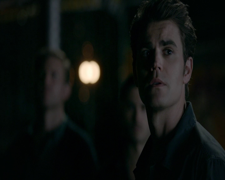 VampireDiaries-dot-nl_VampireDiaries-8x05ComingHomeWasAMistake2082.jpg