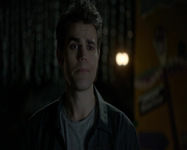 VampireDiaries-dot-nl_VampireDiaries-8x05ComingHomeWasAMistake2102.jpg