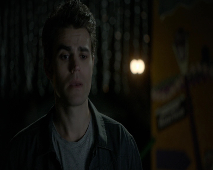 VampireDiaries-dot-nl_VampireDiaries-8x05ComingHomeWasAMistake2103.jpg