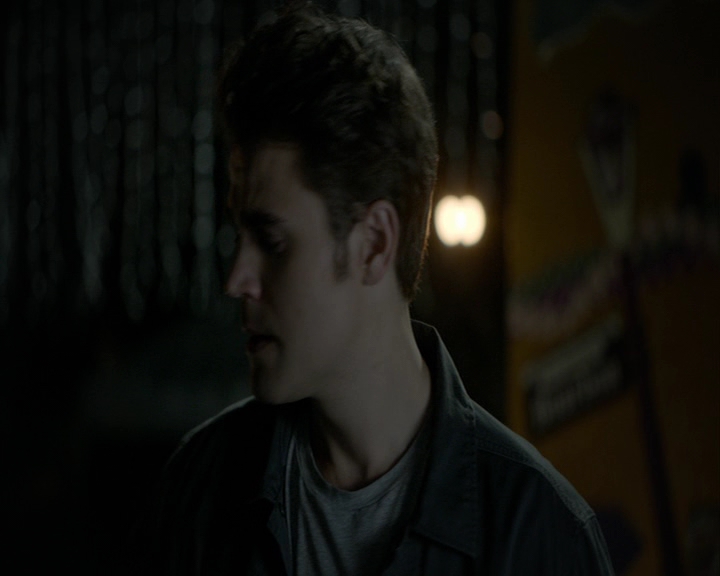 VampireDiaries-dot-nl_VampireDiaries-8x05ComingHomeWasAMistake2104.jpg