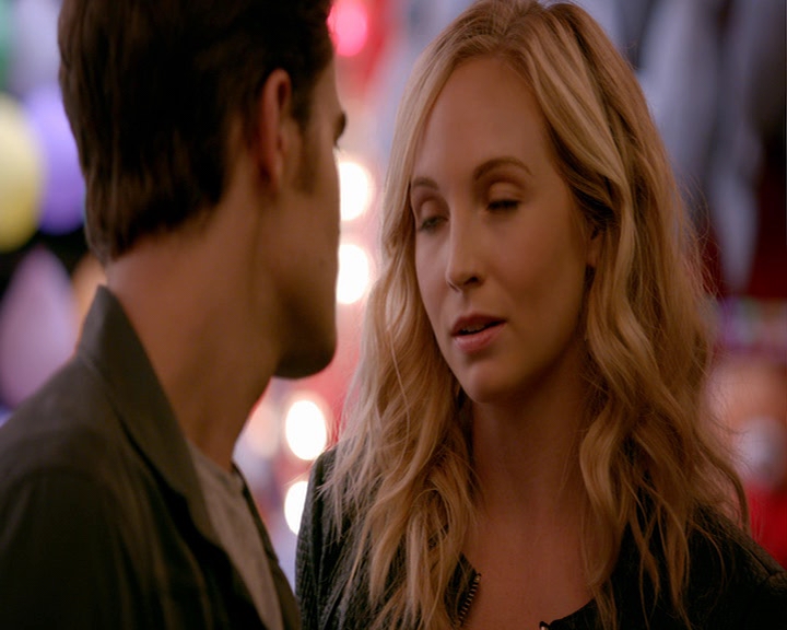 VampireDiaries-dot-nl_VampireDiaries-8x05ComingHomeWasAMistake2184.jpg