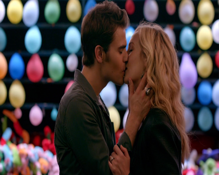 VampireDiaries-dot-nl_VampireDiaries-8x05ComingHomeWasAMistake2192.jpg