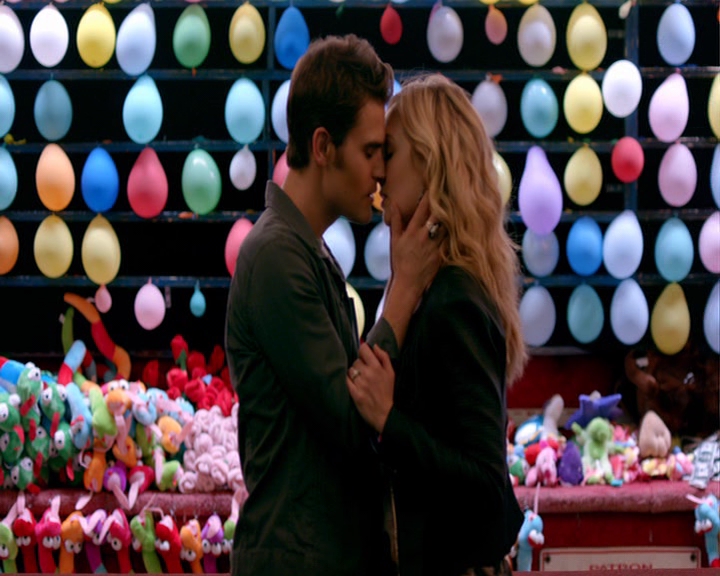 VampireDiaries-dot-nl_VampireDiaries-8x05ComingHomeWasAMistake2196.jpg