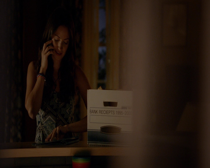 VampireDiaries-dot-nl_VampireDiaries-8x05ComingHomeWasAMistake2205.jpg