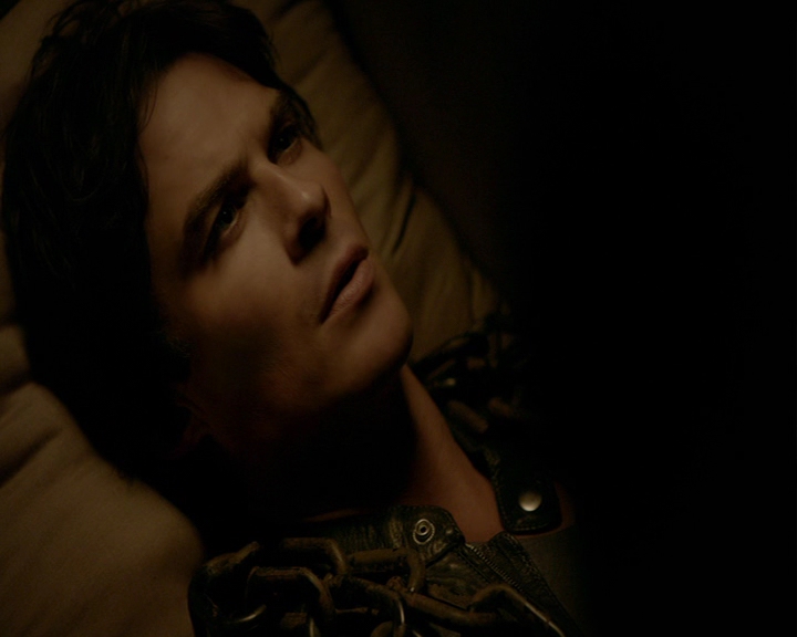 VampireDiaries-dot-nl_VampireDiaries-8x05ComingHomeWasAMistake2234.jpg