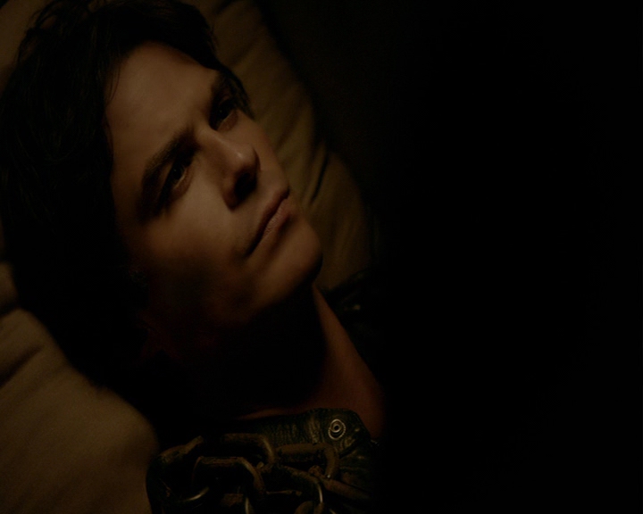 VampireDiaries-dot-nl_VampireDiaries-8x05ComingHomeWasAMistake2235.jpg