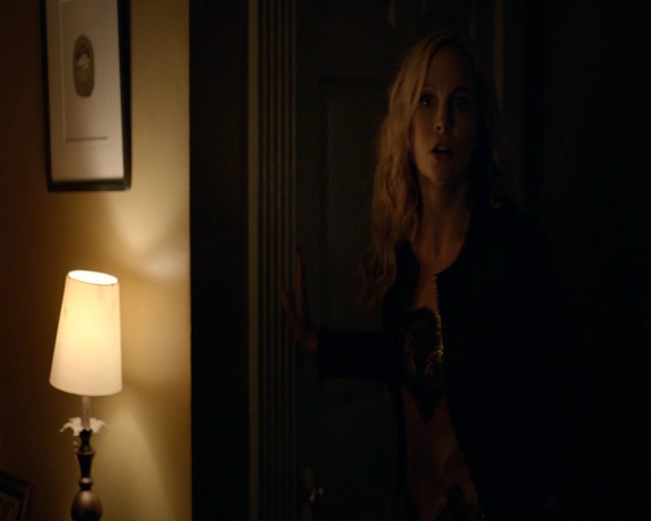 VampireDiaries-dot-nl_VampireDiaries-8x05ComingHomeWasAMistake2333.jpg