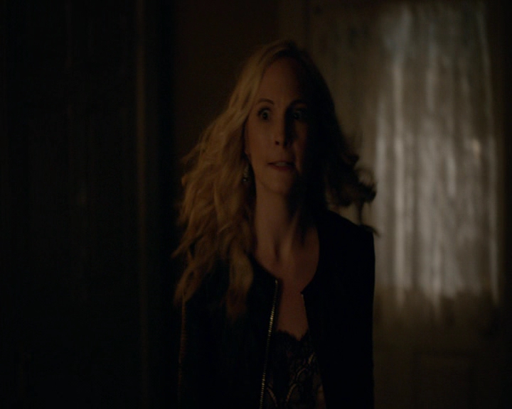 VampireDiaries-dot-nl_VampireDiaries-8x05ComingHomeWasAMistake2334.jpg