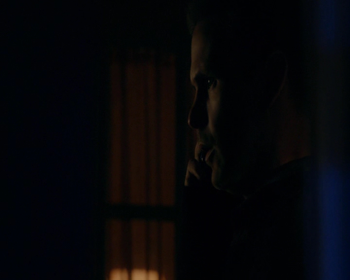 VampireDiaries-dot-nl_VampireDiaries-8x06DetouredOnSomeRandomBackwoodsPathToHell0036.jpg