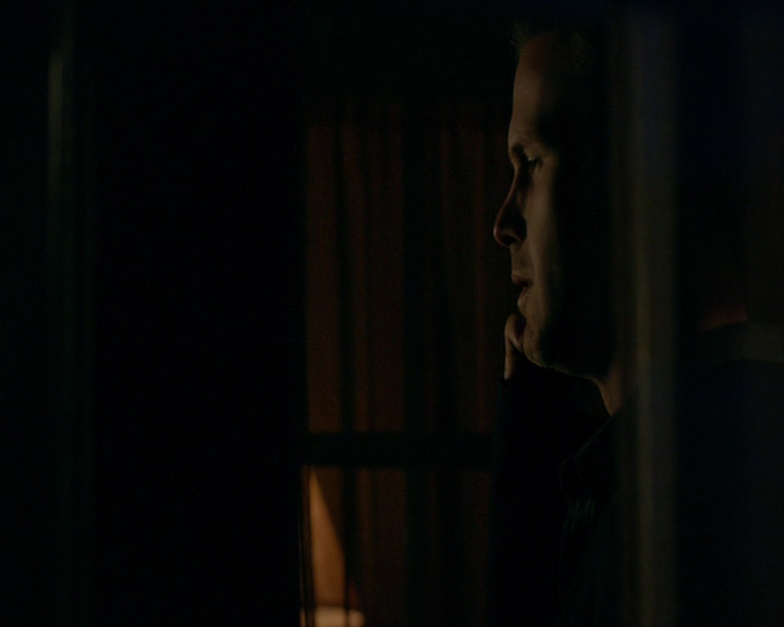 VampireDiaries-dot-nl_VampireDiaries-8x06DetouredOnSomeRandomBackwoodsPathToHell0052.jpg