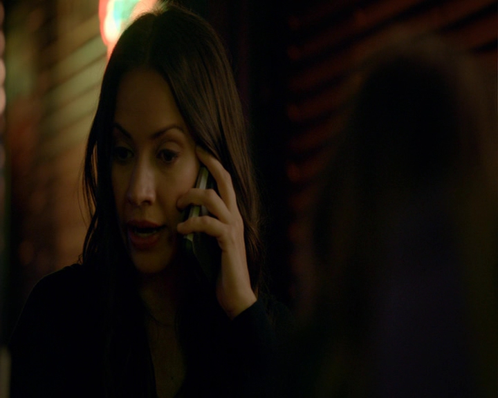 VampireDiaries-dot-nl_VampireDiaries-8x06DetouredOnSomeRandomBackwoodsPathToHell0056.jpg