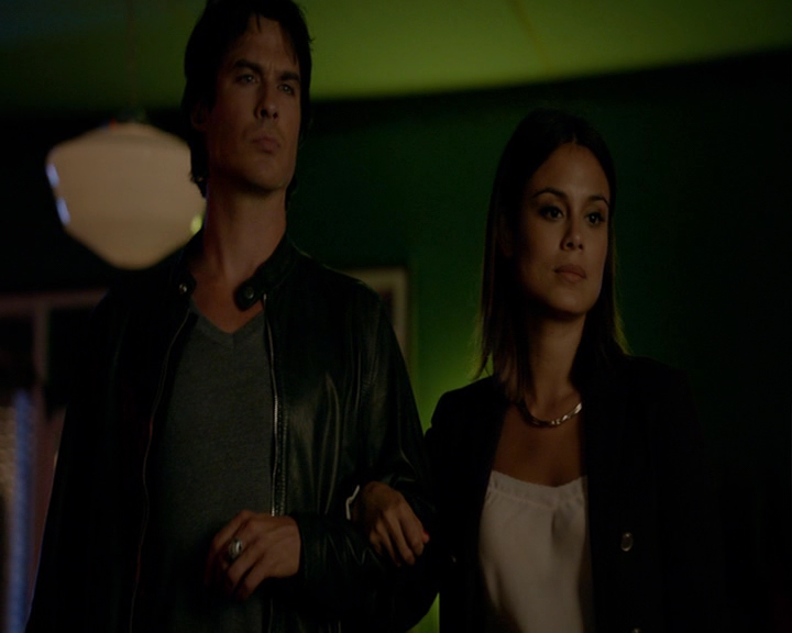 VampireDiaries-dot-nl_VampireDiaries-8x06DetouredOnSomeRandomBackwoodsPathToHell0111.jpg