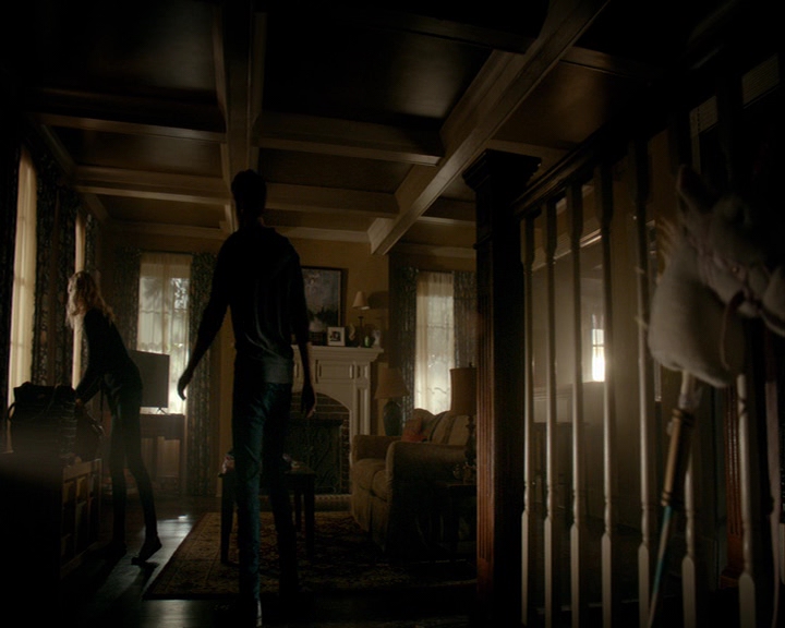 VampireDiaries-dot-nl_VampireDiaries-8x06DetouredOnSomeRandomBackwoodsPathToHell0208.jpg