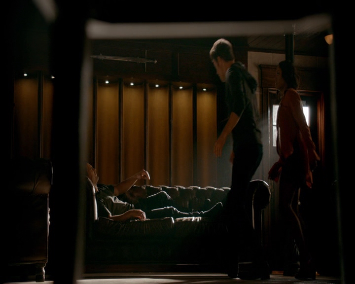 VampireDiaries-dot-nl_VampireDiaries-8x06DetouredOnSomeRandomBackwoodsPathToHell0515.jpg