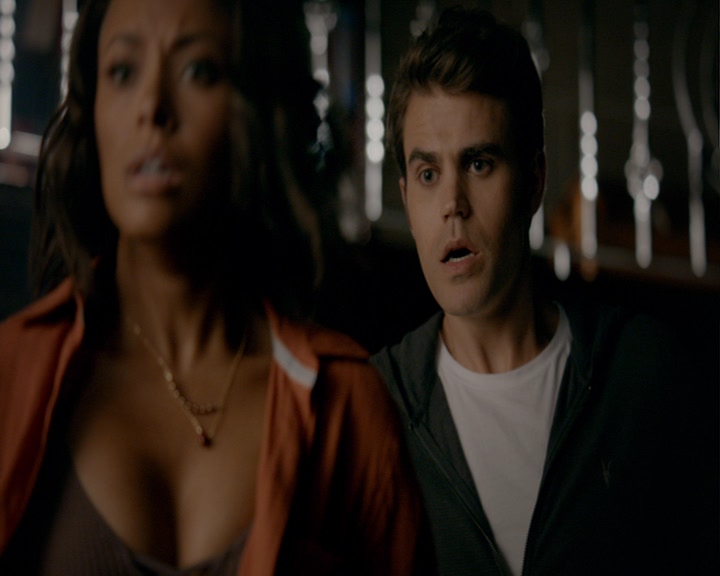 VampireDiaries-dot-nl_VampireDiaries-8x06DetouredOnSomeRandomBackwoodsPathToHell0518.jpg