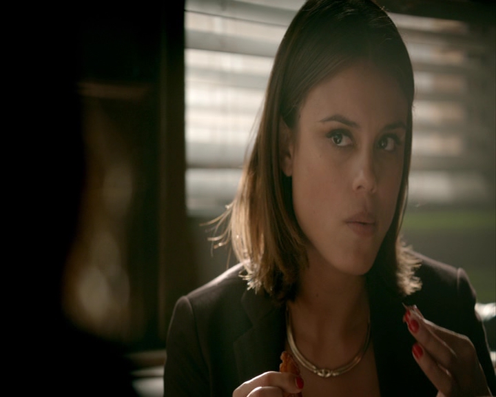 VampireDiaries-dot-nl_VampireDiaries-8x06DetouredOnSomeRandomBackwoodsPathToHell0566.jpg