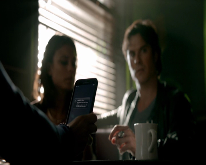 VampireDiaries-dot-nl_VampireDiaries-8x06DetouredOnSomeRandomBackwoodsPathToHell0569.jpg