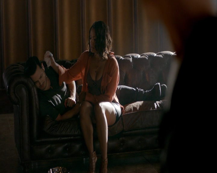 VampireDiaries-dot-nl_VampireDiaries-8x06DetouredOnSomeRandomBackwoodsPathToHell0683.jpg