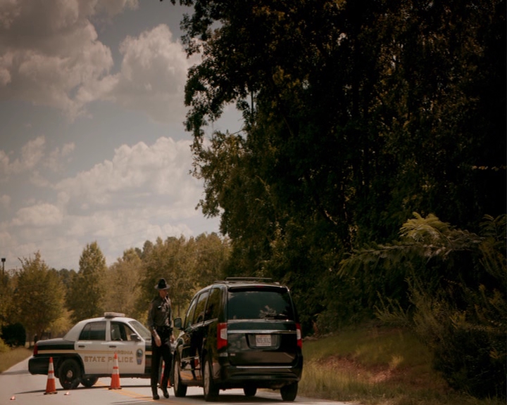 VampireDiaries-dot-nl_VampireDiaries-8x06DetouredOnSomeRandomBackwoodsPathToHell0771.jpg