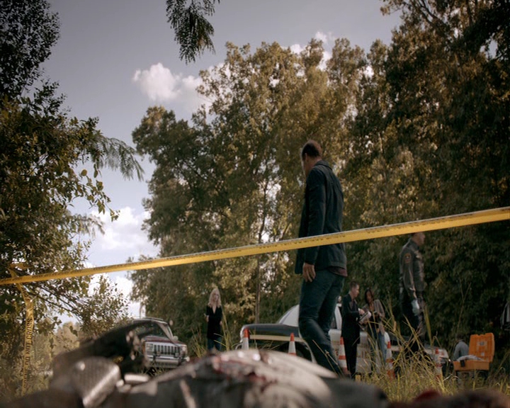 VampireDiaries-dot-nl_VampireDiaries-8x06DetouredOnSomeRandomBackwoodsPathToHell0943.jpg