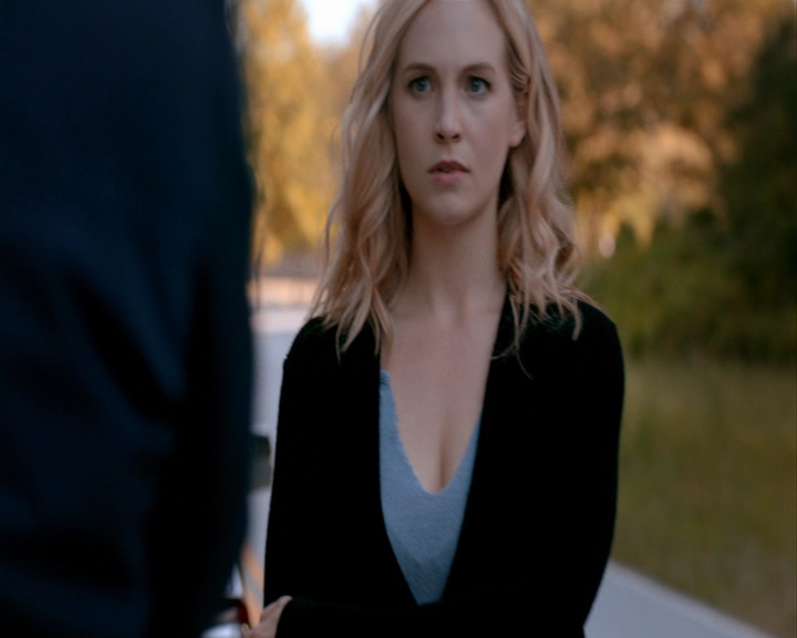 VampireDiaries-dot-nl_VampireDiaries-8x06DetouredOnSomeRandomBackwoodsPathToHell0945.jpg