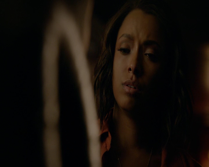 VampireDiaries-dot-nl_VampireDiaries-8x06DetouredOnSomeRandomBackwoodsPathToHell1133.jpg