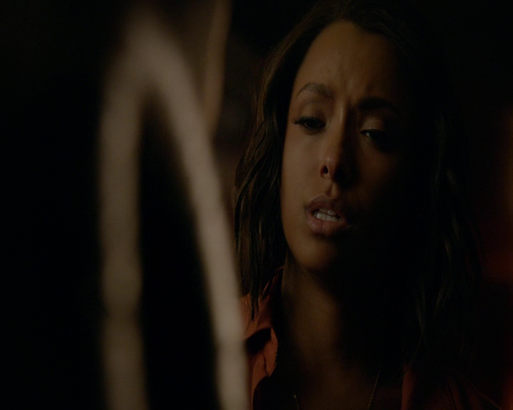 VampireDiaries-dot-nl_VampireDiaries-8x06DetouredOnSomeRandomBackwoodsPathToHell1134.jpg