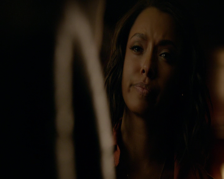 VampireDiaries-dot-nl_VampireDiaries-8x06DetouredOnSomeRandomBackwoodsPathToHell1142.jpg