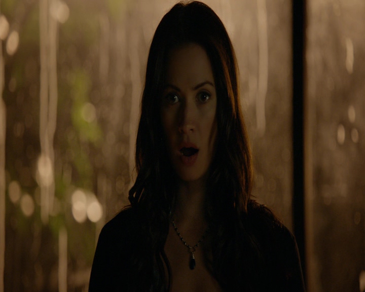 VampireDiaries-dot-nl_VampireDiaries-8x06DetouredOnSomeRandomBackwoodsPathToHell1300.jpg