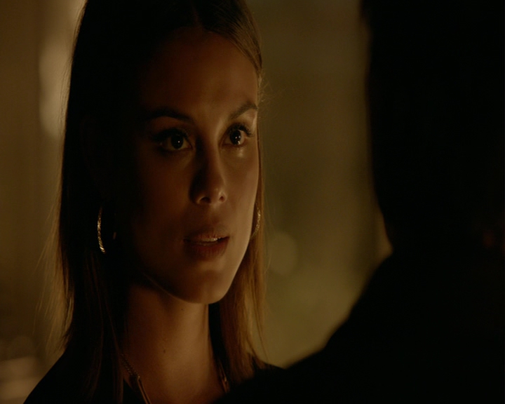 VampireDiaries-dot-nl_VampireDiaries-8x06DetouredOnSomeRandomBackwoodsPathToHell1327.jpg