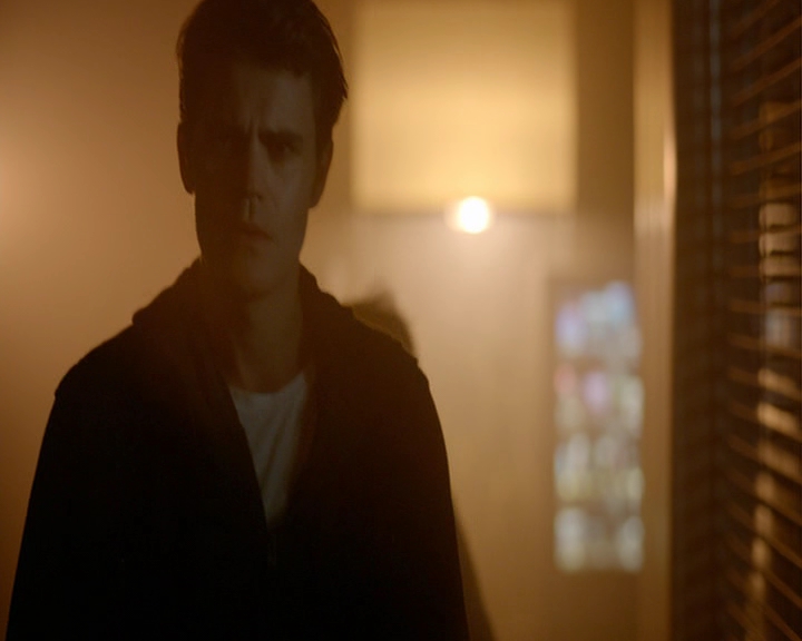 VampireDiaries-dot-nl_VampireDiaries-8x06DetouredOnSomeRandomBackwoodsPathToHell1338.jpg