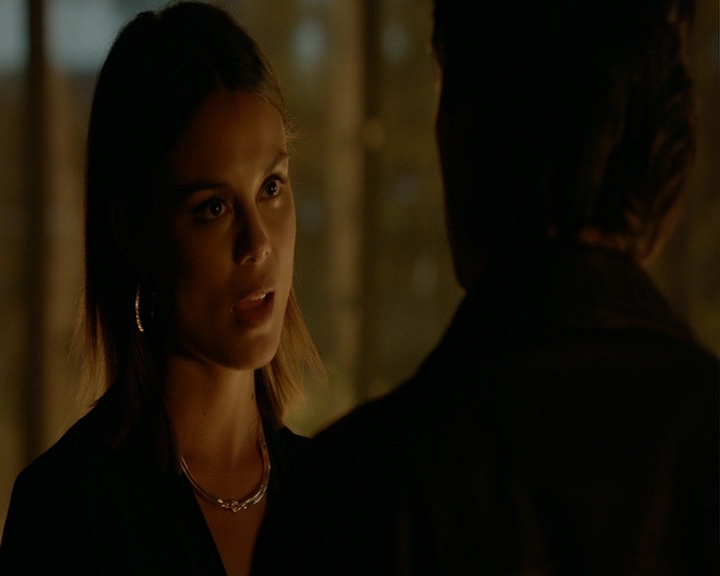 VampireDiaries-dot-nl_VampireDiaries-8x06DetouredOnSomeRandomBackwoodsPathToHell1368.jpg