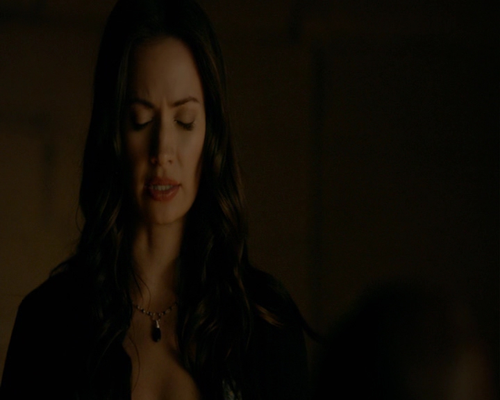 VampireDiaries-dot-nl_VampireDiaries-8x06DetouredOnSomeRandomBackwoodsPathToHell1611.jpg