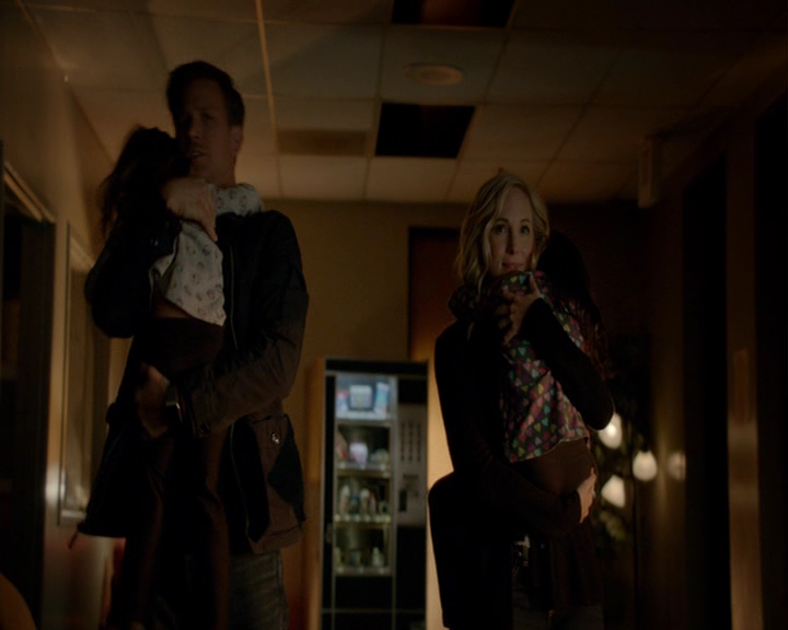 VampireDiaries-dot-nl_VampireDiaries-8x06DetouredOnSomeRandomBackwoodsPathToHell1672.jpg