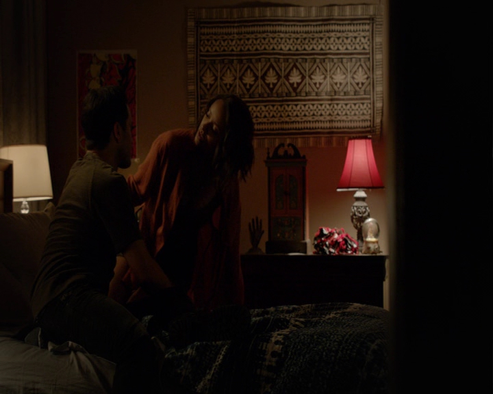 VampireDiaries-dot-nl_VampireDiaries-8x06DetouredOnSomeRandomBackwoodsPathToHell1697.jpg