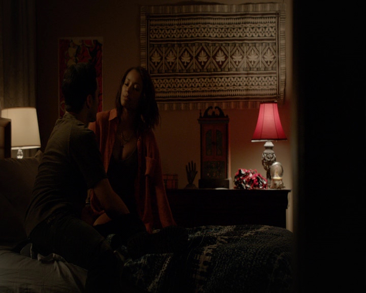 VampireDiaries-dot-nl_VampireDiaries-8x06DetouredOnSomeRandomBackwoodsPathToHell1698.jpg