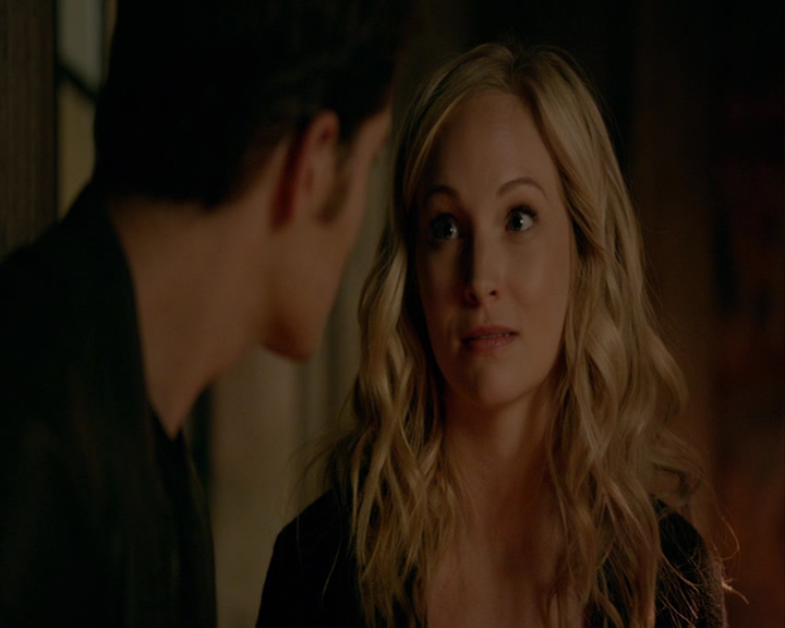 VampireDiaries-dot-nl_VampireDiaries-8x06DetouredOnSomeRandomBackwoodsPathToHell1990.jpg