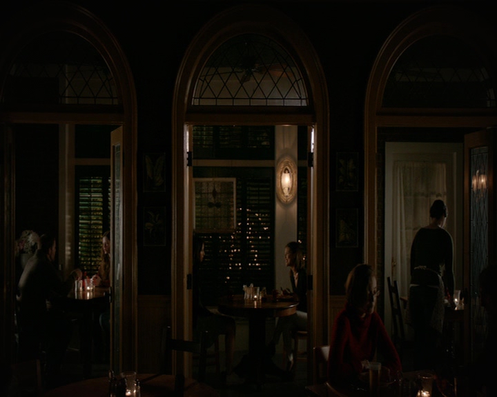 VampireDiaries-dot-nl_VampireDiaries-8x06DetouredOnSomeRandomBackwoodsPathToHell2102.jpg