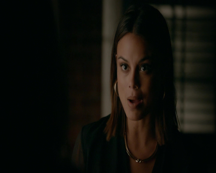 VampireDiaries-dot-nl_VampireDiaries-8x06DetouredOnSomeRandomBackwoodsPathToHell2132.jpg