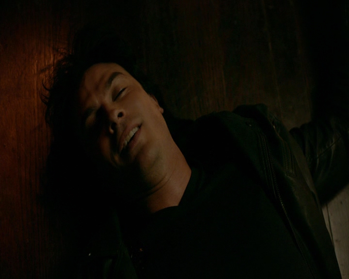 VampireDiaries-dot-nl_VampireDiaries-8x06DetouredOnSomeRandomBackwoodsPathToHell2303.jpg